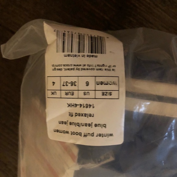 Crocs Women's Winter Puff Boot - New In Package - Picture 9 of 10